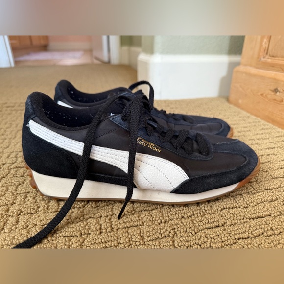 Puma Black and White Easy Rider Sneakers. Size 9.5 lightly worn/ freshly washed - Picture 5 of 9